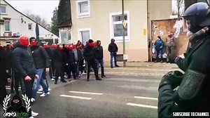 Schalke U23 vs Rot Weiss Essen (🇩🇪 26.02.2022). Before the match, fans of both teams planned the fight. RWE hooligans (video) were waiting for the Schalke near the Gelsenkirchen-Buer Süd train station. However, nothing happened, because the police surrounded RWE hooligans. | Ultras/Hooligans