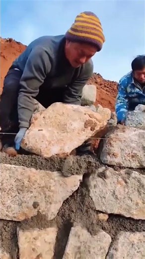 Construction process of cement stone walls