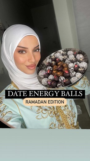 Baraa Bolat on Instagram: "DAY 11  These energy bites look too beautiful to eat! 沈The recipe is perfectly straightforward and they are perfect for post iftar snack or sahur 殺 Hope these give you lots of delicious inspiration  Hijab: @baraainnocence Caftan: @lalla.caftan Ingredients: • dates •chopped nuts •dark chocolate •some decorations like dry strawberries or roses @instagram @creators #baraabolat"