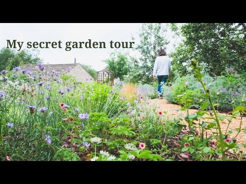 [Garden Tour] How I made my English cottage garden behind our 600 years old house