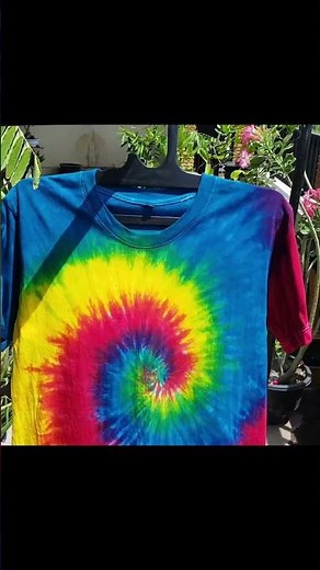 Basic spiral 3 colors tie dye t shirt reveal