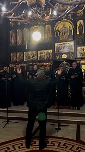 Corala Ortodoxă “Sfântul Leontie de la Rădăuți” la Parohia Sfântul Mare Mucenic Gheorghe din Vicovu de Sus Video: @alina_mironescu10 #colinde #craciun #bucovina #igromania | Bucovina mea frumoasa