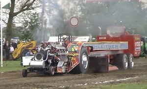 Classic YouTube: The "Dragon Fire" Pulling Tractor - 8,765 Cubic Inches Of Radical Overkill - BangShift.com