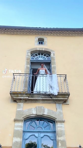 Adorable Minions Steal the Show at a Wedding