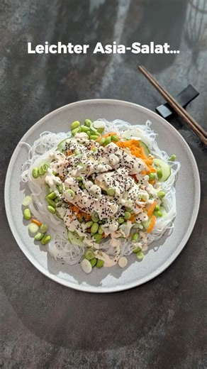 Dieser Asia-Salat hat unter 500 kcal 😳