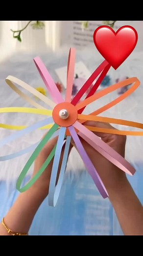 簡単な折り紙で子どもが遊べるおもちゃ