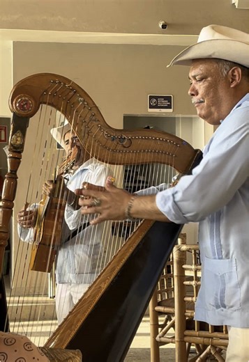 Jaraneros de Veracruz: Celebrating Traditions