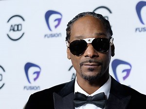 Snoop Dogg mock assassinates Donald J. Trump in his newest video. | Yahoo