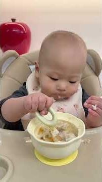 The baby is only immersed in eating. #feedingintolerance