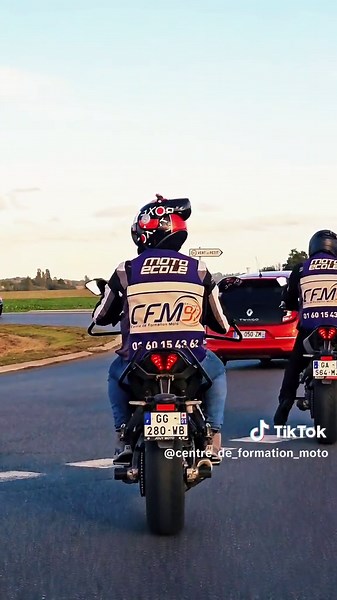 Conseils de sécurité pour la conduite d'une moto sans canard 🦆