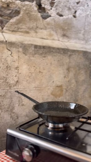 2.2K views · 2.2K reactions | Creo que te voy a crear una necesidad 襤. Hoy para desayunar (el que no lo haya hecho ya), para merendar o para cenar, un buen frixuelo vaqueiro con o sin gluten y con miel, mucha miel de el tío Ángel . | El tío Ángel Miel de Asturias | Facebook