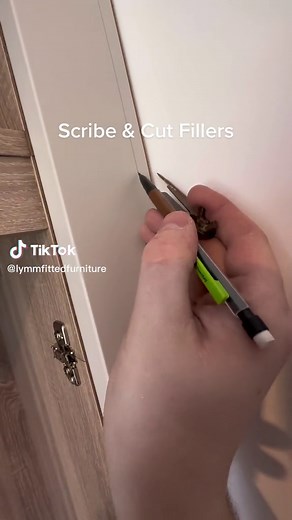 How to scribe and cut fillers #howto #howtotiktok #fittedfurniture #toolsofthetrade #festool #dewalt #joinery #joiner #fittedwardrobes #scribe #cabinetry #carpentry #diy #fittedwardrobes