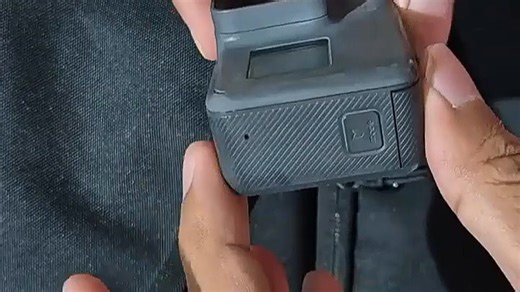 GoPro运动相机震撼上市，轻巧机身记录每一刻精彩瞬间，防抖续航全面升级，轻松应对骑行、冲浪、滑雪等极限场景，搭配多样配件，即拍即分享，让创作更自由。_哔哩哔哩_bilibili