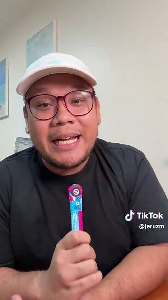 Apple Boy Tries Android Foldable Phone