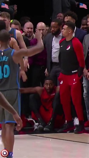 A spectacular buzzer-beater🤳😱#nba #basketball #highlights #nbaedits #school