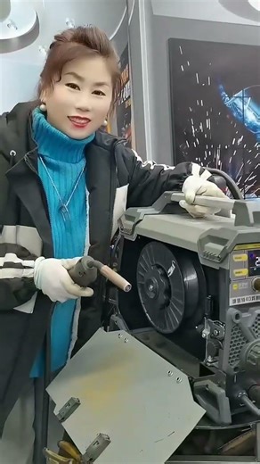 MIG/MAG welding, detailed process of installing the welding wire spool! #GaslessMIG/MAGWelding