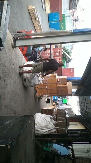 Loading anchor chain to ship