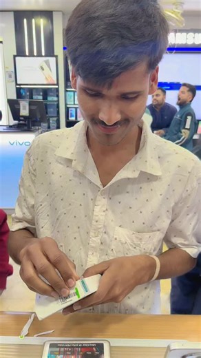 Ravujaan❤😇 on Instagram: "iPhone17 #trendingreels #viralreels #newreel❤️ #iphone17 #iphone16"