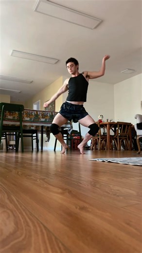 Dexter dancing Meigamind (clock app) moves