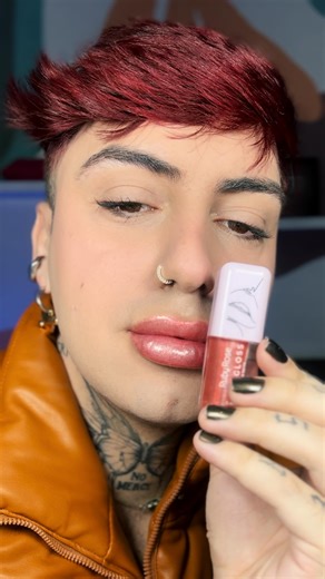 GLOSS SUPER BRILHANTE DA RUBY ROSE #makeup #gloss #brilho #dicasdemake #resenha ib: @iamirella | Kevin Lopes