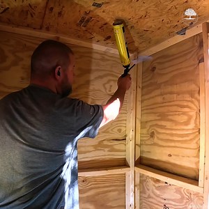 How to Use a DIY Spray Foam Kit #sprayfoam #sprayfoaminsulation #diysprayfoam | The Kelley's country life