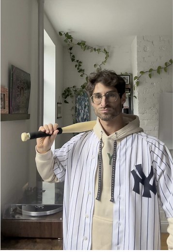 Let’s style my Stringz! 🏖️🏔️⚾️ #style #ootd #hoodieseason #aprilfools #dressup #springfashion