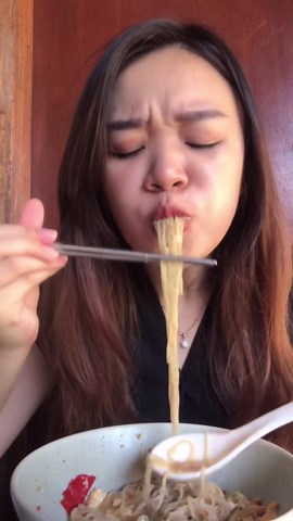 𝐽𝑒𝑛𝑛𝑖 ♡ on Instagram: "Sup Telur Misua Pedas Pokoknya yah ini my go to recipe bangett👌🏻😍 masaknya simpel anti gagal, dimakan anget" comforting dan mendang jg ada pedesnya. Wajib kalian bikin! Bahan : Misua 2 telur 3-5 cabe rawit (haluskan) 2bwg putih (haluskan) Bawang pre Minyak wijen Air 2sdm kecap asin Merica, totole #reels #misua #soup #jennisitelur #misuatelur #menusimpel #enakbanget #masakanrumahan #instagramreels #noodle #menuhemat #masak #cooking #comfortfood #jennidish"