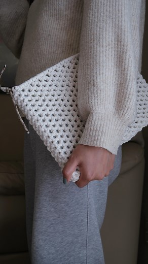 Macrame • Handmade • Tutorial • Fiber Arts | Macrame Laptop Case Completed this laptop case this week, it’s for 13 inch laptop; you can customize the size tho. Using the half square... | Instagram