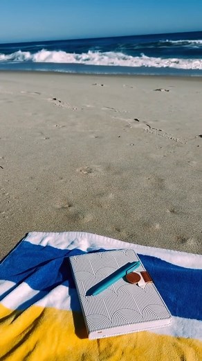 Meet the new Jetstream - featuring an eco-friendly barrel crafted from recycled marine litter! This innovative ballpoint pen is the first of its kind, earning prestigious awards in Japan for utilizing ocean plastic. While championing sustainability, it retains the beloved Jetstream qualities you already adore. ♻️ 🌊 🖊️ | Uni USA