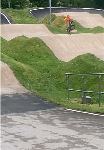 Getting manys bigger #pumptrack #manual #whip #mtb #likeup