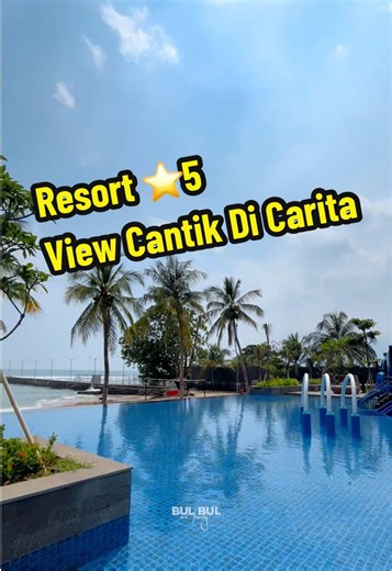Mövenpick Resort Carita hadir dengan konsep luxury beachfront resort yang cocok buat staycation premium, liburan keluarga, sampai honeymoon. Lokasinya langsung menghadap laut dengan suasana tenang dan view sunset yang cantik khas Carita. Desain hotelnya modern elegan dipadukan nuansa tropical resort yang bikin nyaman buat santai. Fasilitasnya juga lengkap mulai dari kolam renang, restoran, lounge, spa, kids club, fitness center, sampai area ballroom untuk acara maupun gathering. Kamar-kamarnya d