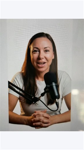 Automating customer service is vital for sales success. AI can manage 80% of inquiries instantly. This includes common questions about pricing. Freeing your team from these tasks allows them to focus on closing larger deals and enhancing customer relationships. Efficiency leads to increased sales. - Why is automating customer service important? - How does AI improve response times for inquiries? - What impact does automation have on sales performance? #AI #customerservice #automation #sales #bus