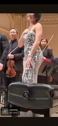 "Yuja Wang Must Wear a CLASSIC Dress 4 CLASSICAL Concerts" *Enter Mirror Dress* ✨️ #yujawang #solo