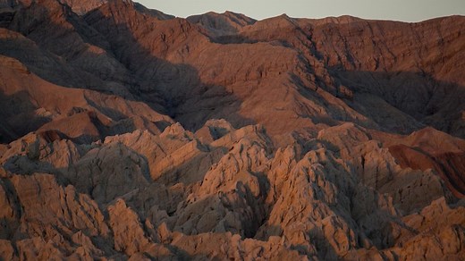 A tectonic plate below the United States seems to be dying