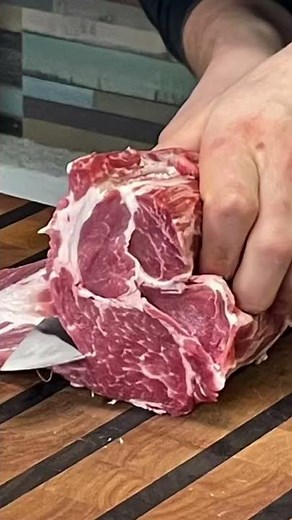 gefüllter Schweinehals 🤩#kochen #cooking #grill #grillen #bbq #schweinebraten #metzgereizankl