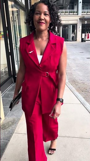 I Sewed a Red Vogue Suit! #beginnersewing #sewingpatterns #learntosew #ussewtips