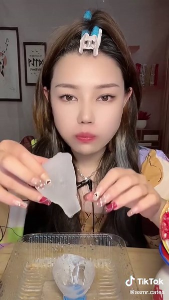 So like this #ice #asmr #fyp #fypシ #iceeating #soud #relax #icelover #eatingshow #mukbang #satisfyingvideo #comfotfood #feelinggood #delicious