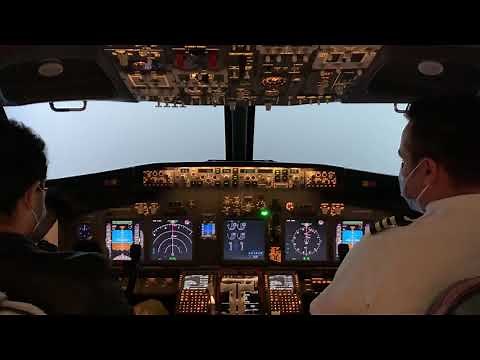 Boeing 737-800 CAT3 landing at CYYC (low visibility)
