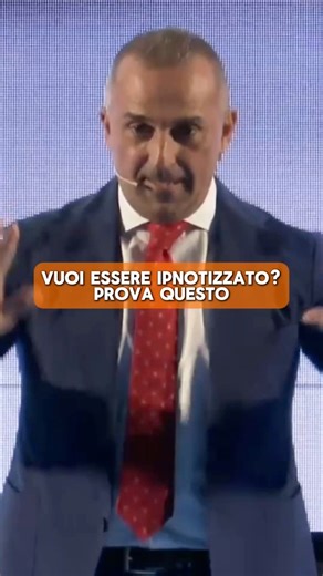 🌀 Vuoi essere ipnotizzato? Prova questo.Siediti, rilassati e segui esattamente le mie parole.Non è magia, è il potere dell’inconscio . E funziona… davvero.👇👇👇Scrivimi nei commenti com’è andataE se hai sentito qualcosa… non sei l’unico 👁️✨#Ipnosi #IpnosiReel #EsercizioMentale #EsperienzaIpnotica #IpnosiTikTok #MindPower #Ipnotizzato #SavinoSarcina #NeuroHypnoCoaching | Vincenzo D'Amato PsicologicaMente