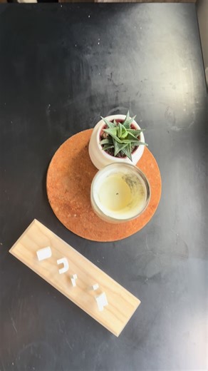 Voici le Digraphe original ✨ Pour s’adapter à tous les styles, deux essences de bois sont disponibles : 🌳 Le frêne : clair, naturel et intemporel 🔥 Le padouk : plus foncé, chaleureux et affirmé Un même digraphe, deux ambiances, une seule surprise à l’arrivée 💫 Quel bois préférez-vous ? Dites-le-nous en commentaire 👇 #Digraphe #CadeauOriginal #ObjetPersonnalisé #IllusionDOptique #DécoBois #FaitMain #CréationFrançaise #BoisNaturel #IdéeCadeau