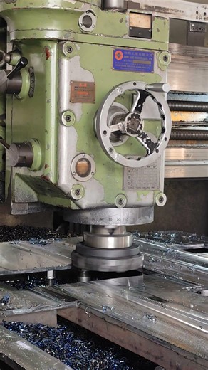 matel milling machine #machine #machinerychannel #automobile #cncmill #machinery