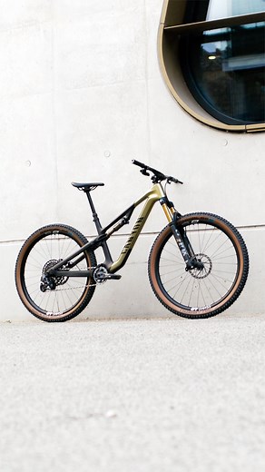 The Neuron CF 9 SL is ready for anything – from a week cruising around the big mountains to an afternoon ripping your local trails. Experience true off-road versatility. #MyCanyon #CLLCTV #CanyonNeuron #TrailBike #MTB | Canyon