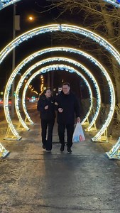 УТИНЫЕ ОКОРОЧКА Ингредиенты: - Утиные окорочка - 4 шт - Апельсины - 2 шт - Сливы - 150 гр - Чеснок - 5 зубчиков - Розмарин - 3 веточки - Бадьян - 1 звёздочка - Соевый соус - 60 мл - Мед - 1 ст.л - Горчица зернистая - 1 ст.л - Соль, перец | НЕФТЯНИК НА КУХНЕ