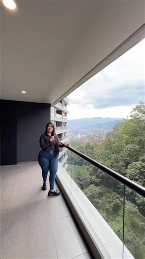 Modern apartment in Medellín with a large balcony $1.49 billion