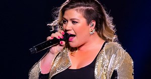 Watch Kelly Clarkson & Josh Groban Slay This Phantom Of The Opera Song