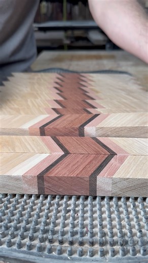 Classic Chevron Pattern! 👌🏼 #artlove #woodart #woodenart #creativityatitsfinest #artisticexpression #artlovers #artinspiration #heartart #artworld #artgallery #hearts #artofinstagram #artisticcommunity #artisticmind #artisticjourney #heart #artmakesmehappy #emergingartist #woodheart #artappreciation #artisticlife #artisticvision #creativeenergy #artisticimagination #loveofart #newartist #creativereels #artisticreels #artoftheday #reeloftheday | Colors Of The Wood