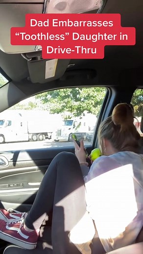 Dad Embarrasses “Toothless” Daughter in Drive-Thru #prank #pranks #troll #lol #funny #funnyvideos #funnyvideo #fun #relax #embarrassing #embarrased #embarrassed #dad #daughter #dadanddaughter #girl #girls