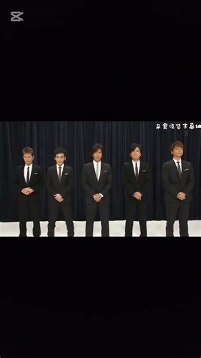 今日の10年前 2016年1月18日 「SMAP×SMAP」で放送された、 SMAPメンバー5人が解散騒動の責任を取る形で 視聴者に謝罪した異例の生放送。 視聴者やファンから 「異様な公開謝罪」「公開処刑」と評された出来事 #smap #解散