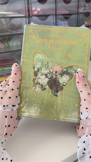 @bless.notes | A stylish A5 notebook — perfect for notes, plans, and creative ideas💚 #notebook #notebookcover #asmrpacking #asmr #unpacking | Instagram