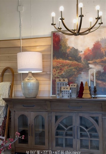 A designer favorite has arrived back in the shop! This credenza (110” W x 22” D x 42” H) makes a striking statement, and the craftsmanship is unmatched. We adore this company for their custom case goods - choose your finish, choose your look, and enjoy a piece that’s uniquely yours. ••• #TheBlackGooseDesign #BlackGoose #FurnitureRestock #CredenzaLove #CustomFurniture